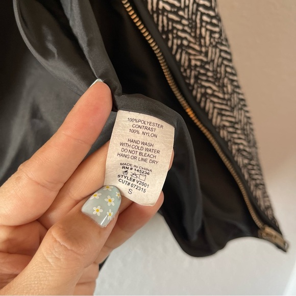 Wanna B Black White Herringbone Zip Up Quilted Puffer Vest Women's Size Small - Picture 5 of 5